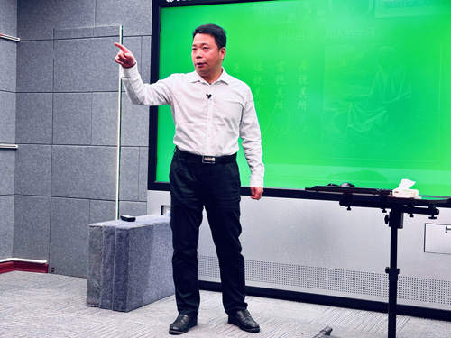 郑州大学张建华教授为中国电建集团班组长磐石计划线上培训班，作题为《高绩效团队建设与跨部门沟通（上）》的专题讲座