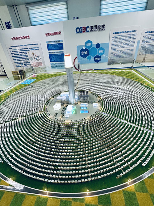 郑州大学张建华教授 张建华教授赴新疆哈密市伊吾县,参加其创建国家级创新县(市)考察与验收评审活动