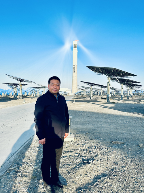 郑州大学张建华教授 张建华教授赴新疆哈密市伊吾县,参加其创建国家级创新县(市)考察与验收评审活动