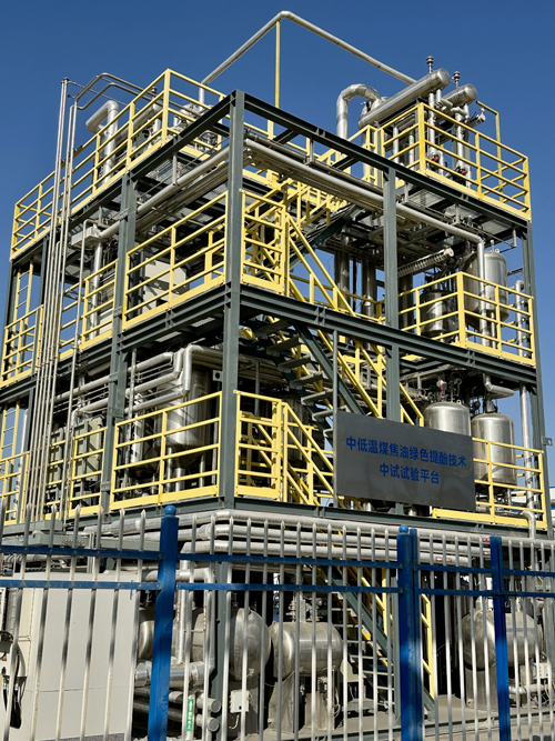 郑州大学张建华教授 张建华教授赴新疆哈密市伊吾县,参加其创建国家级创新县(市)考察与验收评审活动