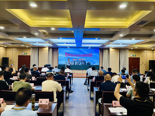张建华教授在中共新乡市委党校，作题为《数字化与企业战略转型》的专题讲座