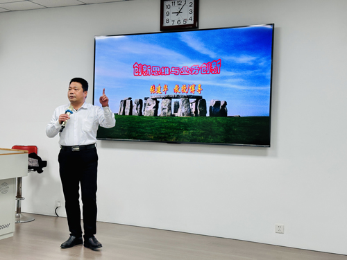 张建华教授在许昌为烟草物流系统培训班,作题为《创新思维与业务创新》的专题讲座