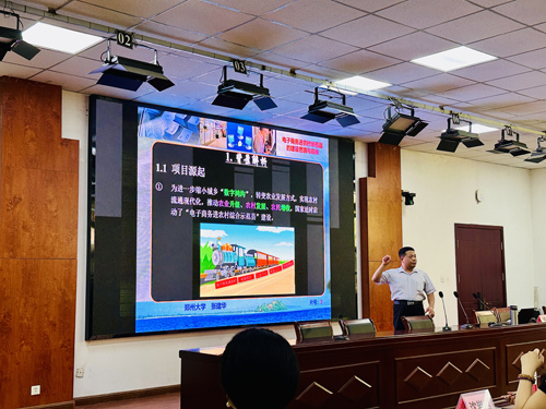 张建华教授为河南省2025年职业院校骨干教师电子商务培训班，做题为《“电子商务进农村示范县”的建设思路与启示》的专题讲座