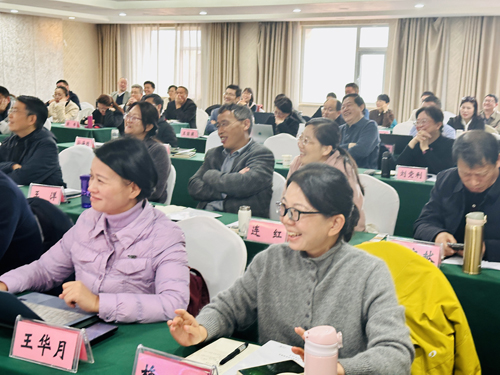 郑州大学张建华教授 张建华教授为郑州市事业单位高层次人才培训班,作题为《公共危机应急决策及领导能力提升》的专题讲座