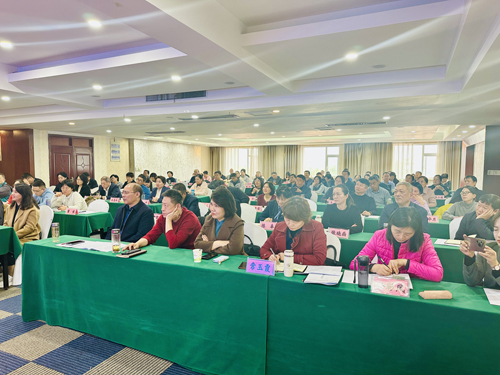 郑州大学张建华教授 张建华教授为郑州市事业单位高层次人才培训班,作题为《公共危机应急决策及领导能力提升》的专题讲座