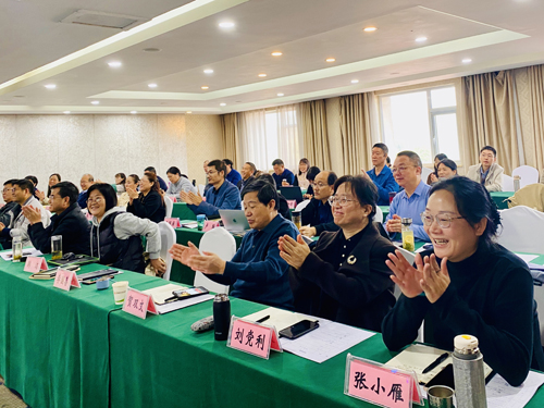 郑州大学张建华教授 张建华教授为郑州市事业单位高层次人才培训班,作题为《公共危机应急决策及领导能力提升》的专题讲座