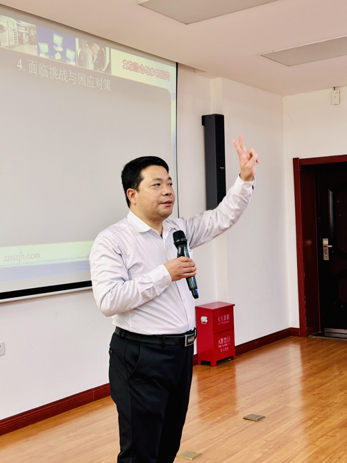 郑州大学张建华教授 张建华教授为四川省凉山彝族自治州冕宁县科级干部培训班,作题为《文旅融合与乡村振兴》的专题讲座