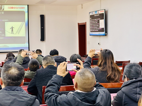 郑州大学张建华教授 张建华教授为四川省凉山彝族自治州冕宁县科级干部培训班,作题为《文旅融合与乡村振兴》的专题讲座