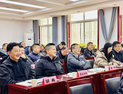 郑州大学张建华教授 张建华教授为四川省凉山彝族自治州冕宁县科级干部培训班,作题为《文旅融合与乡村振兴》的专题讲座